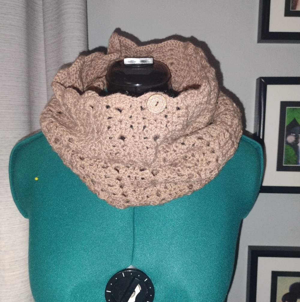 Hand Crafted Lacy Mauve Tan Crochet Cowl Neckwarmer NEW - Picture 1 of 10